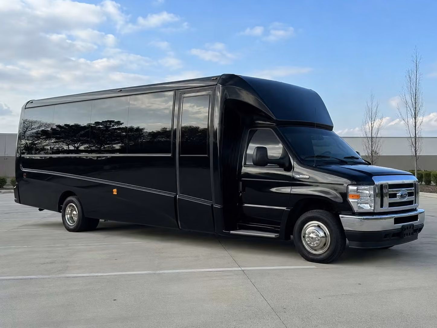 des moines 15 passenger minibus rental