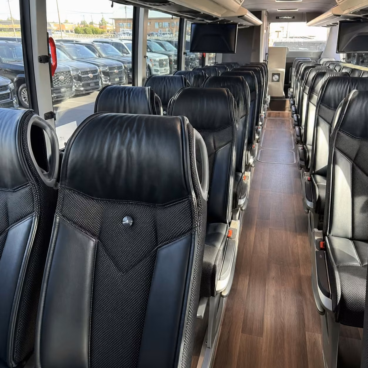 des moines charter bus interior