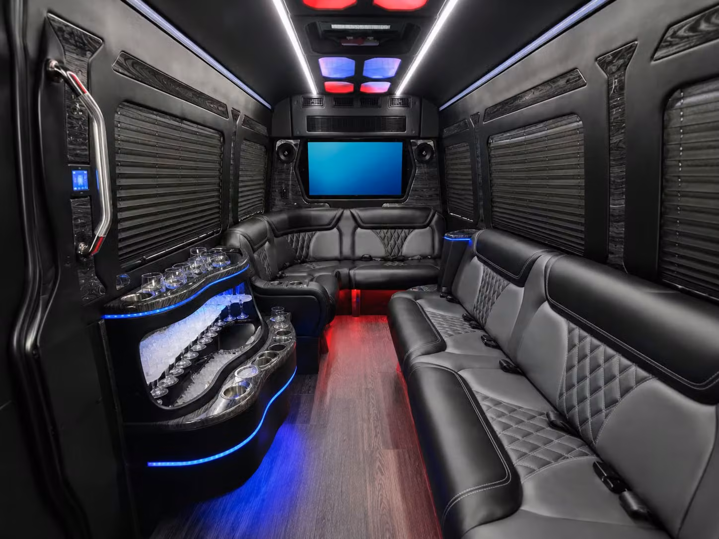 des moines sports team fan bus rentals