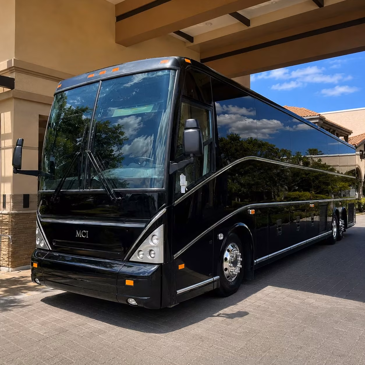 employee commuter shuttles for des moines corporate campuses and office parks