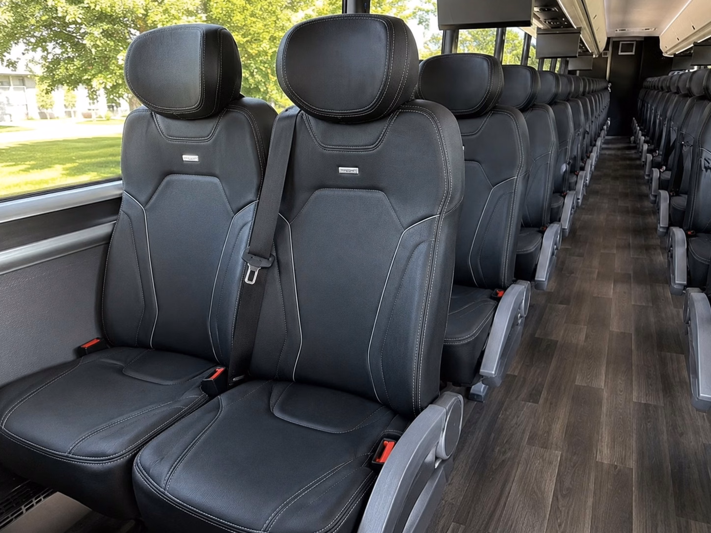 guest shuttles from des moines hotel blocks to your wedding venue