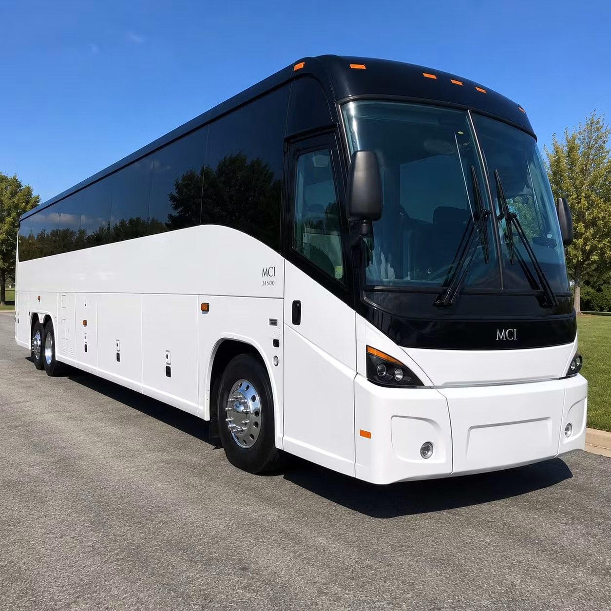 that s why groups in des moines choose desmoinescoachbusservice com for every airport transfer