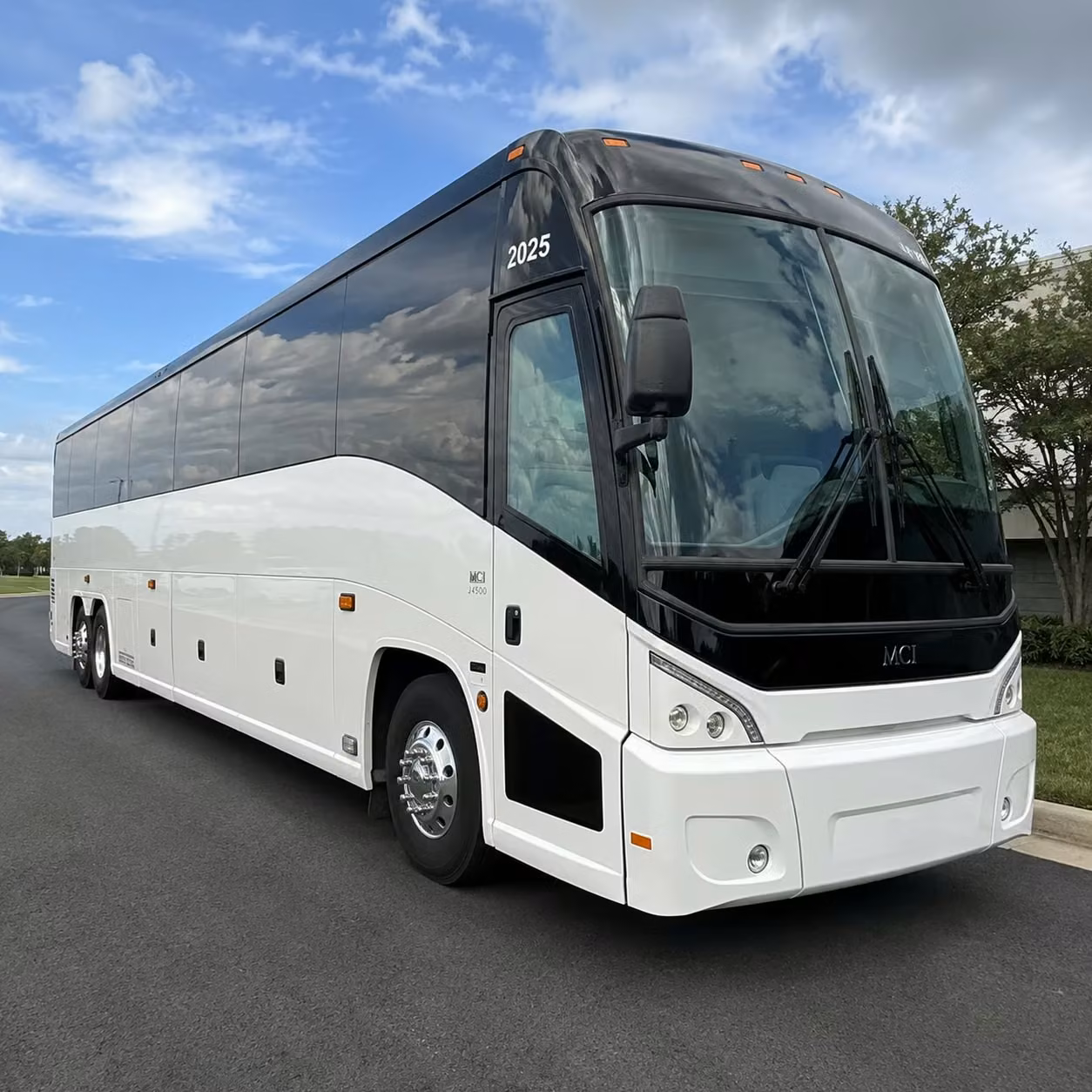 whatever your group size there s a concert bus option in des moines for you